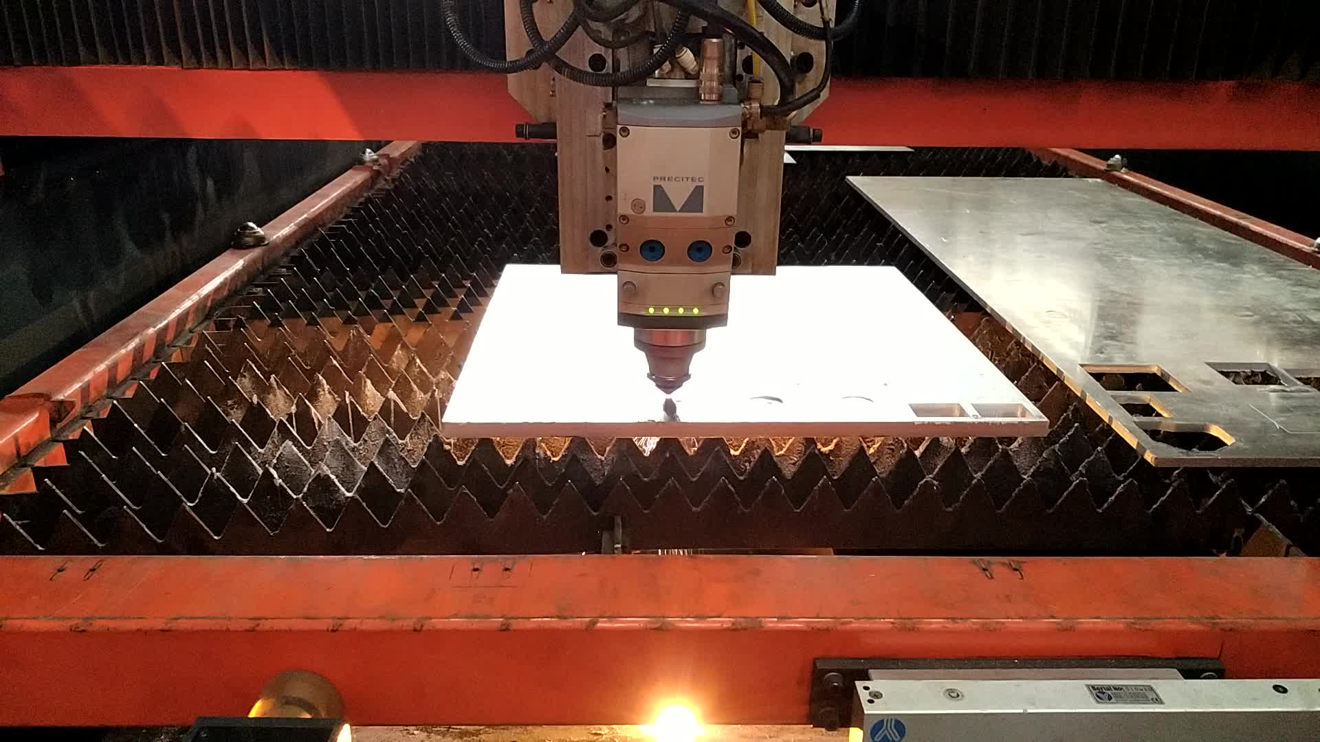 卓越性能的基石 解析萬瓦激光切割機及其核心進口傳動部件